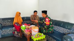Sambut lebaran Babinsa Koramil 0810/13 lengkong Halal Bihalal Ke Rumah Warganya