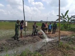 Tim Satgas TMMD Kodim 0810/Nganjuk Terus Pacu Pembuatan Sumur Bor di Desa Prayungan Dan Desa Jatipunggur Kecamatan Lengkong Kabupaten Nganjuk.