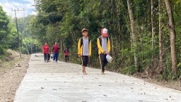 Senyum Siswa Siswi SDN 1 Ngepung Jalan Sudah Bisa Dilalui