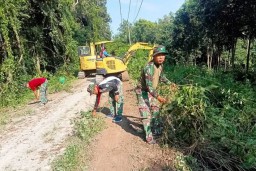 Pembuatan Badan Jalan Penghubung oleh Satgas TMMD ke 124 Terus Dikerjakan