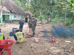 Danramil 0810/04 Berbek Melaksanakan Piket Posko TMMD Ke 124 Di Desa Sumbermiri Desa Lengkong Kabupaten Nganjuk