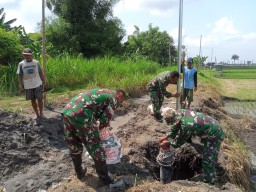 Tim Satgas TMMD Kodim 0810/Nganjuk Terus Pacu Pembuatan Sumur Bor di Desa Prayungan Dan Desa Jatipunggur Kecamatan Lengkong Kabupaten Nganjuk.
