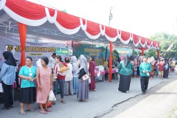 Satgas TMMD 124 Kodim Nganjuk Adakan Gerakan Pasar Murah