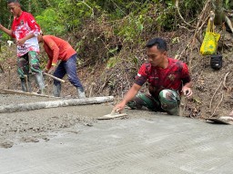 Memasuki Hari Ke-19 Tak Menyurutkan Semangat Tim Satgas TMMD Dalam Pengecoran Jalan.
