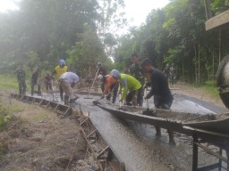 Kolaborasi TNI dan Warga Kebut Pengerjaan Rigid Beton di TMMD 124 Kodim 0810 Nganjuk