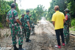 Motivasi Percepatan Cor Beton Jalan TMMD, Ini yang Dilakukan Dandim 0810 Nganjuk