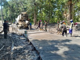 Pengecoran Jalan TMMD 124 Kodim Nganjuk Sudah Sampai titik 700 Meter.