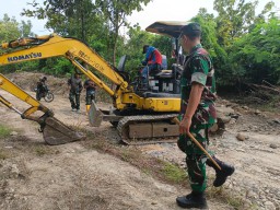 Dansatgas TMMD 124 Kodim 0810/Nganjuk Cek Kesiapan Alat Berat Yang Digunakan