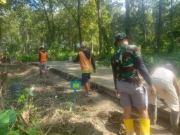 Jelang Penutupan TMMD, Satgas TMMD 124 Kodim Nganjuk dan Warga Tetap Gotong Royong
