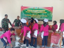 Satgas TMMD 124 Kodim Nganjuk Bersama Dinas Tenaga Kerja Gelar Latihan Memasak