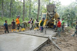 Menjelang Penutupan Program (TMMD)124, Satgas TMMD 124 Kodim Nganjuk Terus Genjot Pengerjaan.