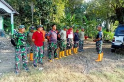 Satgas TMMD Ke 124 Kodim 0810/Nganjuk Dari Batalyon Hotwizer 2 Marinir Bekerja Tanpa Kenal Lelah