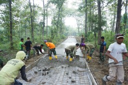 Pengecoran Jalan Rabat Beton TMMD 124 Kodim Nanjuk di Sumbermiri Hampir Rampung, Sudah Menyisakan 150 Meter