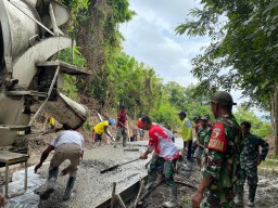 TMMD 124 || Danramil Bersama Babinsa Sumbermiri Terjun Langsung Cek Proges Pengecoran