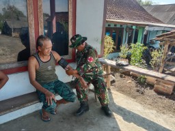 Tim Kesehatan Satgas TMMD Ke 124 Door To Door Berikan Layanan Kesehatan dan Sosialisasi