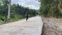 TMMD 124 || Anak-anak Asyik Bermain Berlarian Menikmati Jalan Baru.
