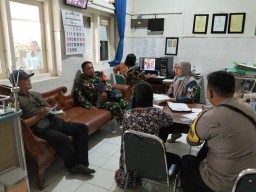 Babinsa Koramil 0810/18 Ngetos Kawal ODGJ Dirujuk ke Rumah Sakit Umum Daerah Kabupaten Nganjuk