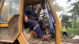 Operator Carmix Senang Menjadi Bagian Dari Satgas TMMD Ke 124 Kodim 0810/Nganjuk