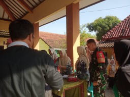 Babinsa Beresama Bidan Desa Gelar Pasyandu Lansia