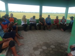 Dukung Ketahanan Pangan, Babinsa Ngumpul Koramil 0810/02 Bagor Bersama PPL Gelar Komunikasi Sosial (Komsos) dengan Kelompok Tani