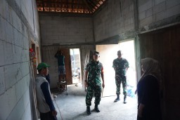 Dandim 0810/Nganjuk Rembang Selaku Dansatgas TMMD Reguler 121 Cek RTLH Jelang Penutupan