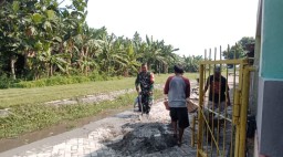 Babinsa Menjadi Motor Kegiatan Gotong Royong Di wilayah Binaannya