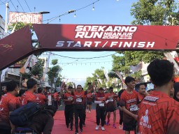 Soekarno Run Nganjuk 2025 "Pecah", Ribuan Pelari Banjiri Alun-Alun Nganjuk!