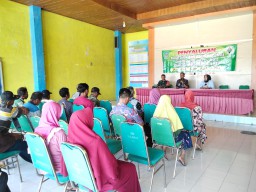 Babinsa Koramil 0810/20 Ngluyu dampingi penyaluran Bantuan Langsung Tunai Dana Desa