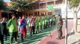 Tanamkan Kedisiplinan, Babinsa Melatih PBB di SMKS 1 Muhammadiyah Kertosono