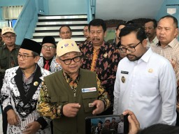 Mendikdasmen RI Pantau Langsung SPMB di Nganjuk, Pastikan Kelancaran Proses Daftar Ulang