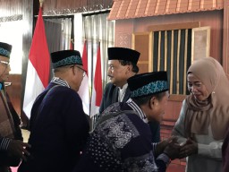 Bupati Marhaen Sambut Haru Ratusan Jemaah Haji yang Tiba di Pendopo Nganjuk