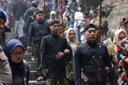 TNI Bersama Rakyat: Dandim 0810/Nganjuk Ikut Lestarikan Tradisi Siraman Sedudo