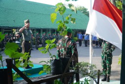 Pimpin Upacara Bendera 17 Dandim 0810/Nganjuk Bacakan Amanat KASAD Dan Berikan Jam Komandan