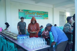 Ladang Berkah || Jumat Berkah Kodim 0810 Nganjuk Sediakan Ratusan Porsi Makanan Untuk Masyarakat