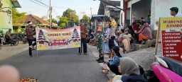 BABINSA DAN BHABINKAMTIBMAS BERSINERGI AMANKAN KEGIATAN KIRAB BUDAYA DI WILAYAH BINAAN