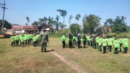 PERSIAPAN LOMBA GERAK JALAN, BABINSA KORAMIL 0810/10 TANJUNGANOM BERIKAN LATIHAN PBB KEPADA SISWA