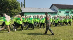 Babinsa Koramil 0810/06 Kertosono Datangi Sekolah Berikan Materi Pbb Bagi Siswa.