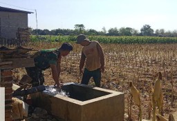 Babinsa Koramil 0810/05 Sawahan Dampingi Petani Buat Sumur Bor untuk Irigasi Jagung