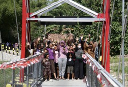 Tidak Lagi Menyeberang Dengan Getek, Kini Warga Bagorkulon Sudah Punya Jembatan Gantung Senilai Rp 6,7 Miliar