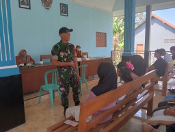 Babinsa Desa Oro-Oro Ombo Koramil 0810/18 Ngetos Memberikan Wawasan Kebangsaan Kepada Remaja Di Wilayah Binaan