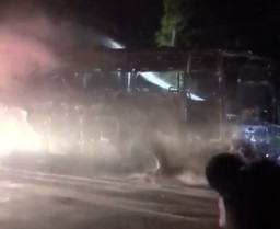 Bus Neo Harapan Terbakar di Nglundo Nganjuk Diduga Usai Alami Kecelakaan Dengan Sepeda Motor