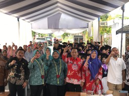 Puluhan Lansia di Balongasem Lengkong Raih Gelar Wisuda, Bukti Semangat Belajar Sepanjang Hayat