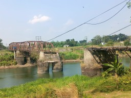 Jembatan Lama Kertosono Roboh Diterjang Hujan Deras, Akses Warga Lumpuh Total