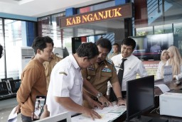 Begini Solusi Biar Warga Tidak Antre KTP Dari Subuh, Tapi Dibatasi 150 Keping Saja Perhari 