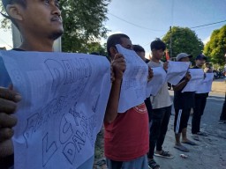 Warga Jenangan Hentikan Truk ODOL, Tuntut Penertiban dan Denda Rp2 Juta