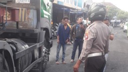 Pelajar di Lamongan Terlindas Truk Trailer Saat Berangkat Sekolah