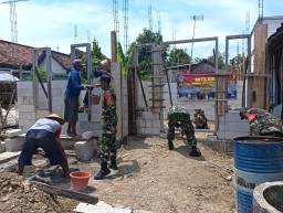 Babinsa Wujudkan Impian Warga, Rumah Tidak Layak Huni Mulai Dibangun