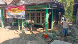 Manunggal Bersama Rakyat, Babinsa koramil 14/ Gondang Bantu Warga Bangun Rumah layak huni