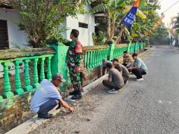 Jelang peringatan HUT RI Ke - 80, Pemerintahan Desa Petak beserta Instansi terkait lainya, laksanakan kegiatan kerja bakti bersama