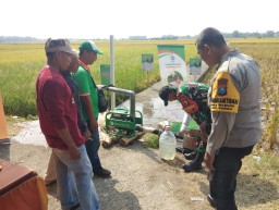 Upaya Peningkatan Ketahanan Pangan, Babinsa Dampingi Sosialisasi Pompa Air Tenaga Surya